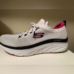 Womens Skechers Relaxed Fit cooled memory foam